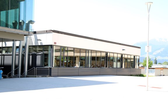 Hör­saal- und Lab­or­trakt West (Zei­chen­sä­le)