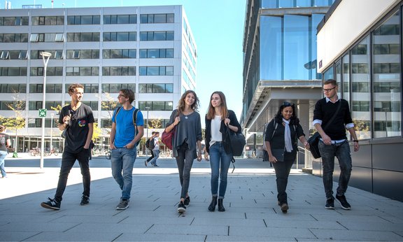 Studierende an der Technik