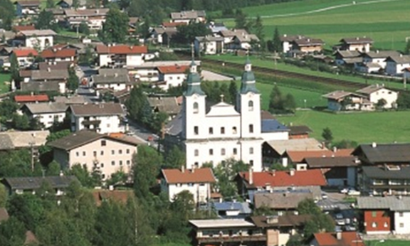 Außenansicht der Taz-Bibliothek, Brixen im Thale